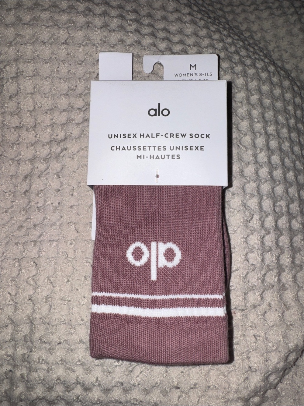 ALO Yoga Unisex Half-Crew Socks in Mauve with White Logo - Picture 1 of 1